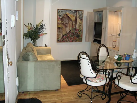 Rented by Zaika Realty  | media 44