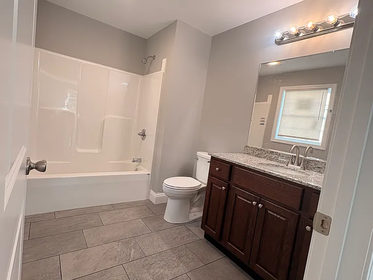 27 Ludlow Rd #E — Photo 9