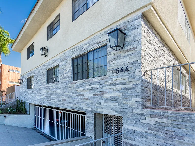 544 E Tujunga Ave #204 — Photo 2