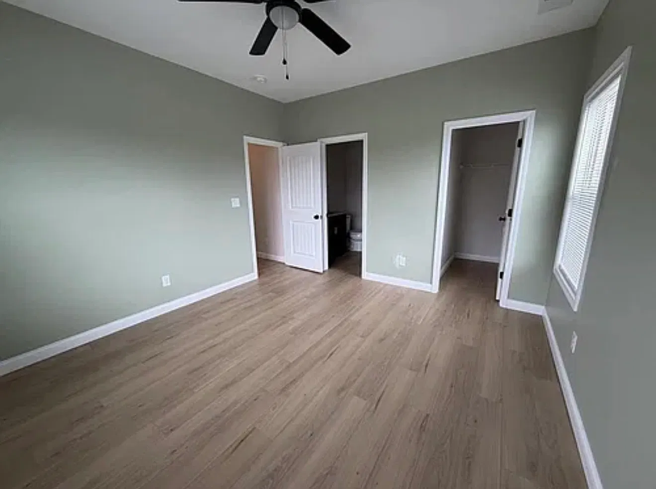 2 bed, $1,300 — Photo 4