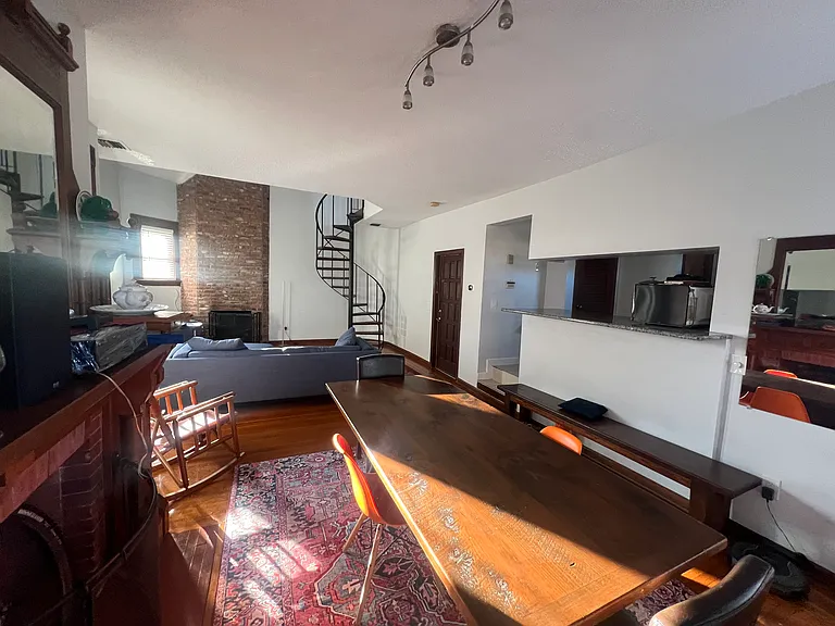 Wethersfield Ave — Photo 10