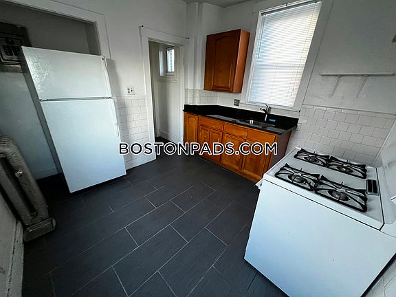5th image of 1377A Commonwealth Ave #3S