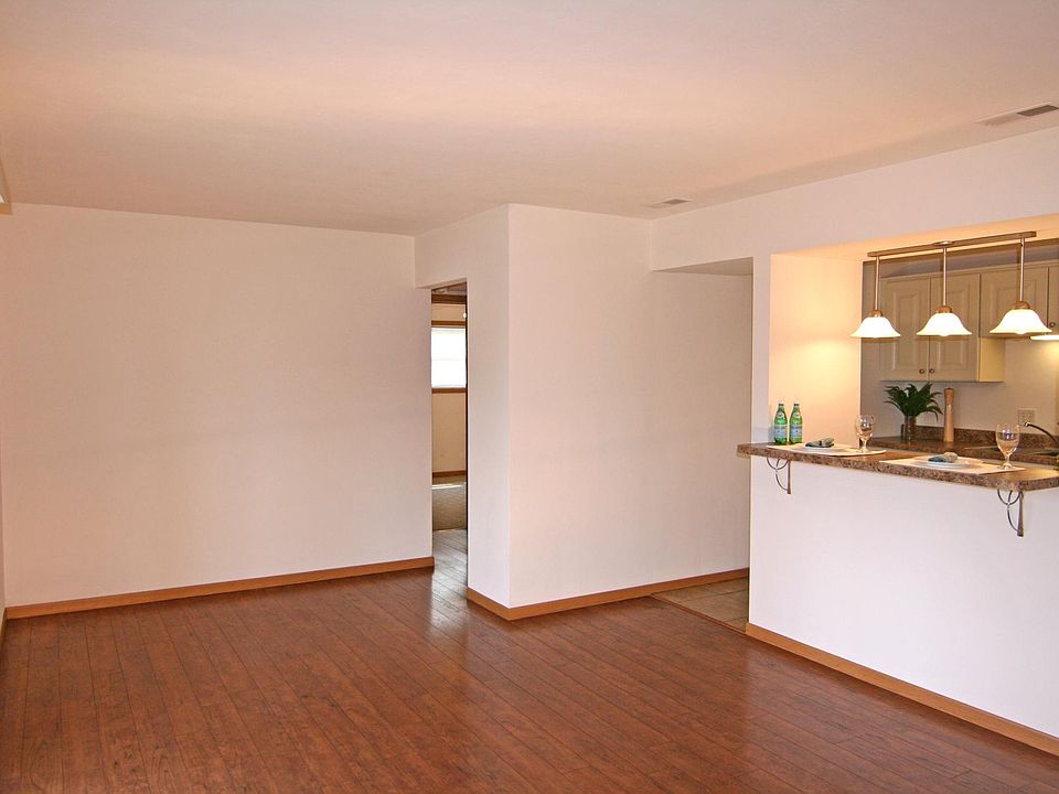 Spacious Living room/ Kitchen Concept 