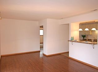 2000 S Douglas Ave APT 10, Springfield, IL 62704