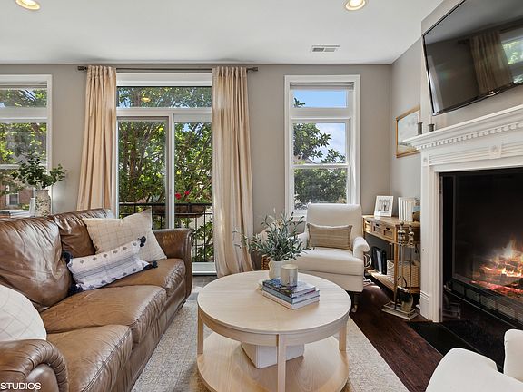 5th image of 1102 N Marshfield Ave #2W