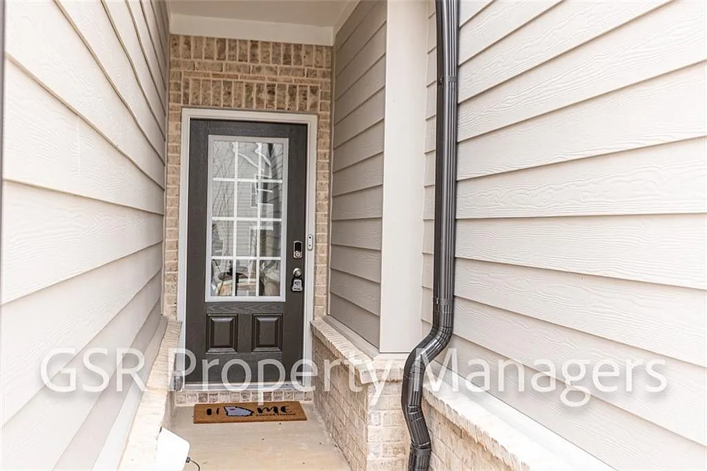 3 bed, 2.5 bath, 1618 sqft, $1,950 — Photo 2