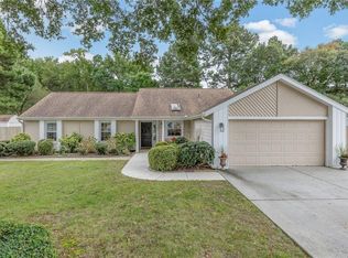 1261 Paramore Dr, Virginia Beach, VA 23454