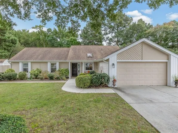 1261 Paramore Dr, Virginia Beach, VA 23454
