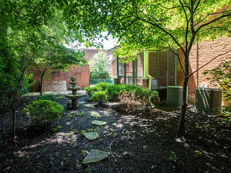 335 N 6th St #1 — Photo 73