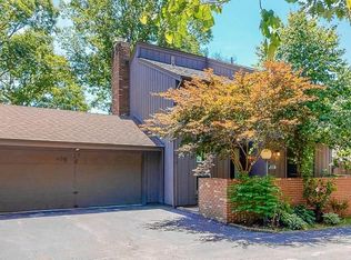 996 Canyon View Rd, Northfield, OH 44067