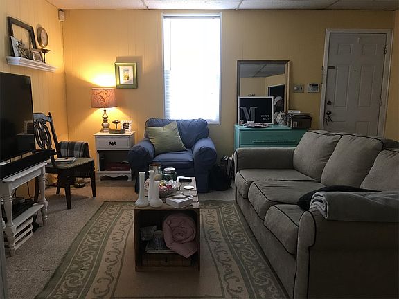 1009 W. 9th - Living Room