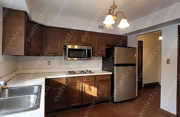 3rd image of 4520 Valleyview Dr