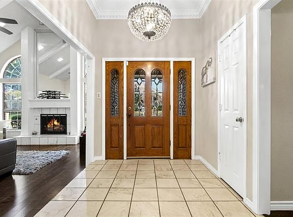 4th image of 1331 Carriage Creek Dr