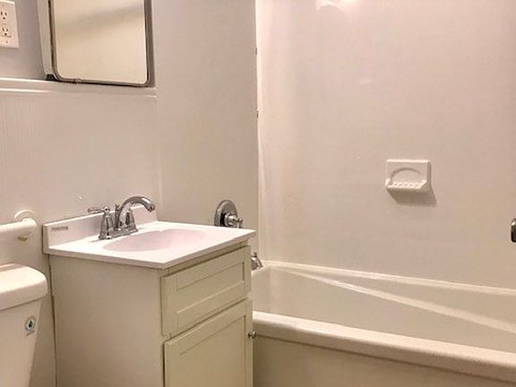 5th image of 1376 E 53rd St #1