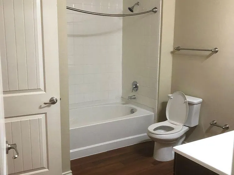 Santa Anna Apartments — Photo 4