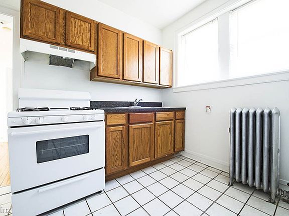 1616 W 80th St Apartments Chicago Kitchen_03