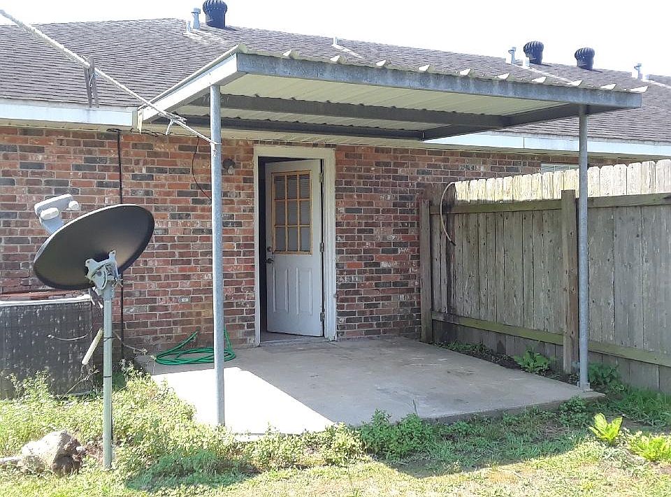 1st image of 1712 N Tallowood Dr