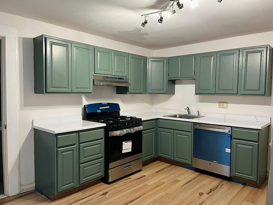 Kitchen with brand new stainless steel appliances