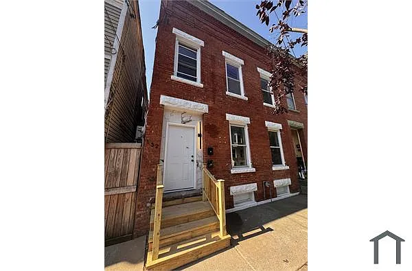 Building Photo - 132 4th Ave