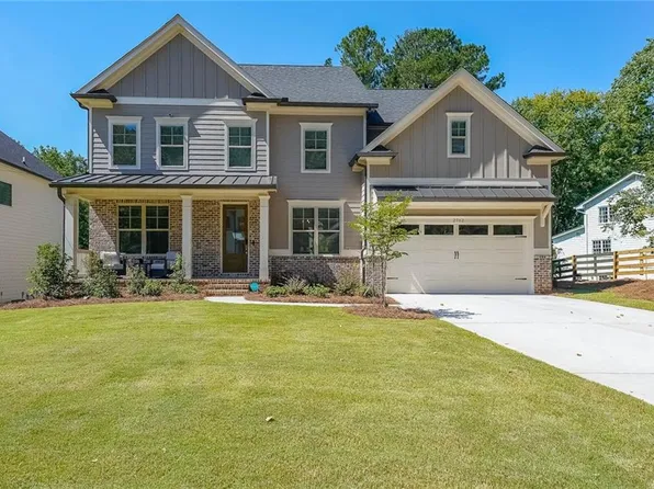 2762 Indian Trail Dr, Tucker, GA 30084