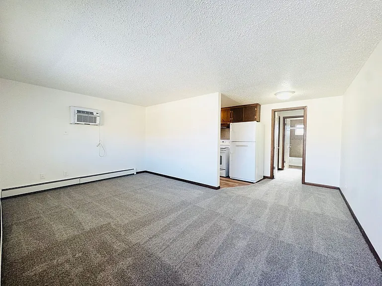 1419 Coffman St — Photo 10