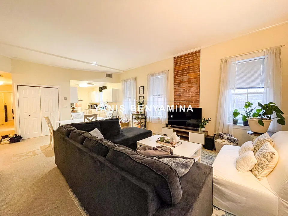4 Davis Ave #3A