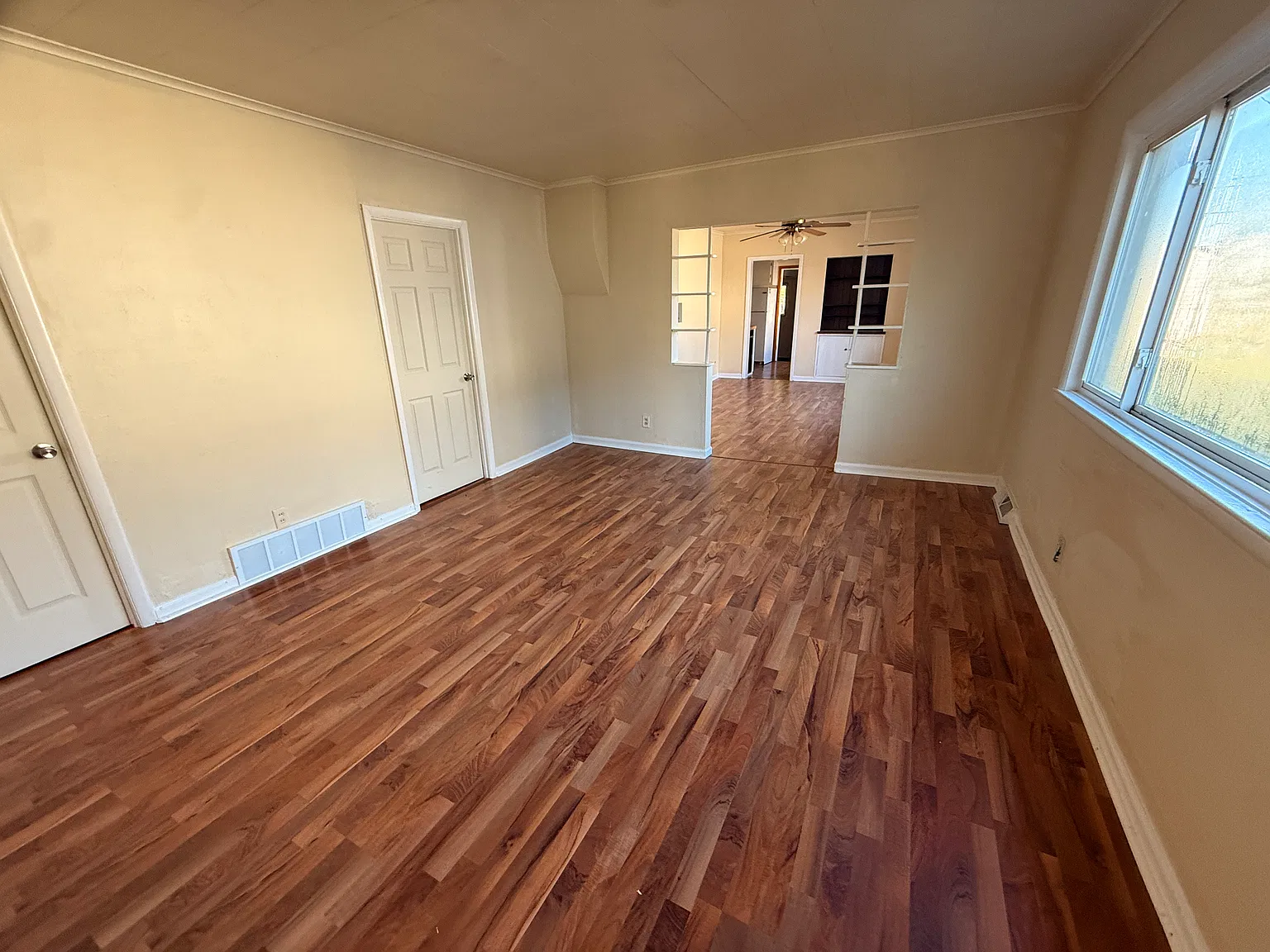 3 bed, 1075 sqft, $1,100 — Photo 2