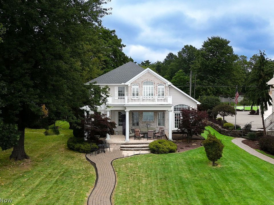 1st image of 1614 NE River Rd