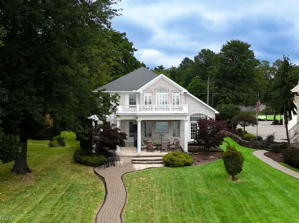 1614 NE River Rd, Lake Milton, OH 44429