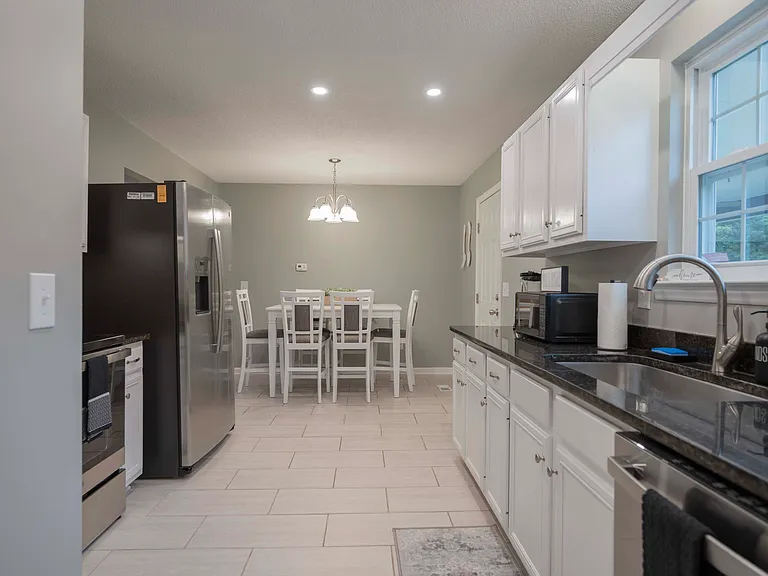 202 Caribou Trl — Photo 16