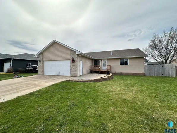 905 Tiger St, Harrisburg, SD 57032
