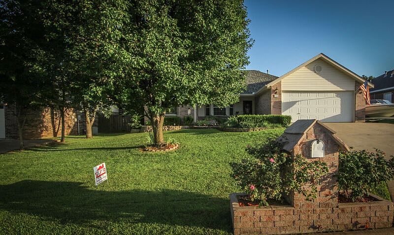 1st image of 365 W Tanner Dr