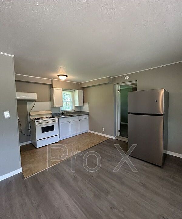 2nd image of 2379 Locust Rd APT 6
