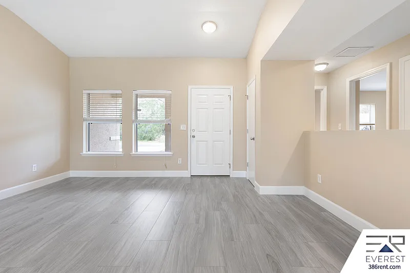 3 bed, 2.0 bath, 1971 sqft, $1,950 — Photo 3