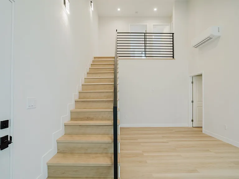 8909 Wakefield Ave — Photo 1