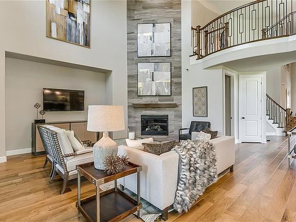 2nd image of 3009 Maplewood Dr