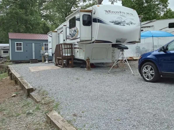 9172 Cherokee Trl, Crossville, TN 38572
