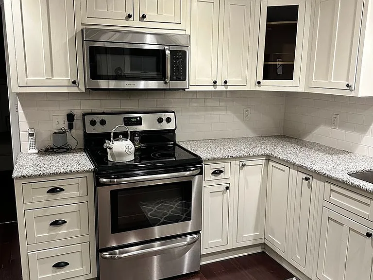 340 Granby Rd — Photo 3