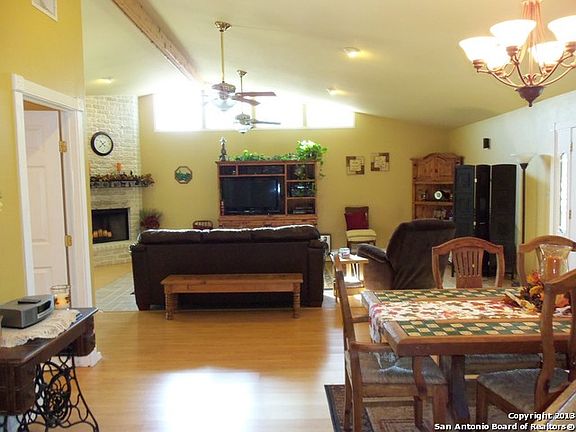 4th image of 1667 SW FM 1922
