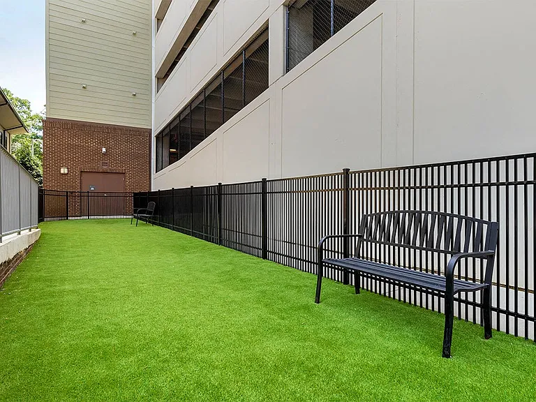 1010 Dilworth Apartments — Photo 14