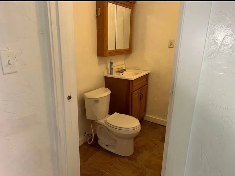 443 E 300 N — Photo 12