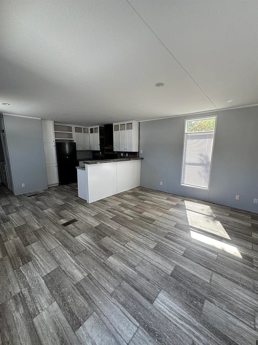 Building Photo - 2717 S 71st Pl