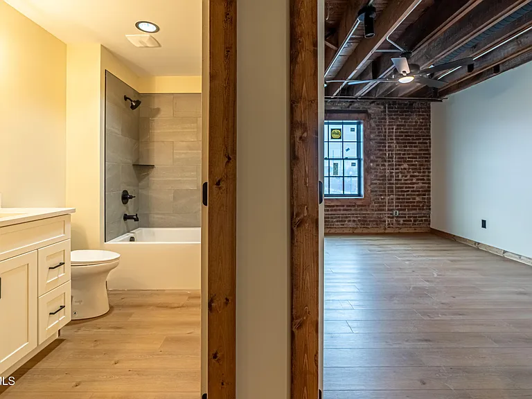 453 E Main St #500 — Photo 7