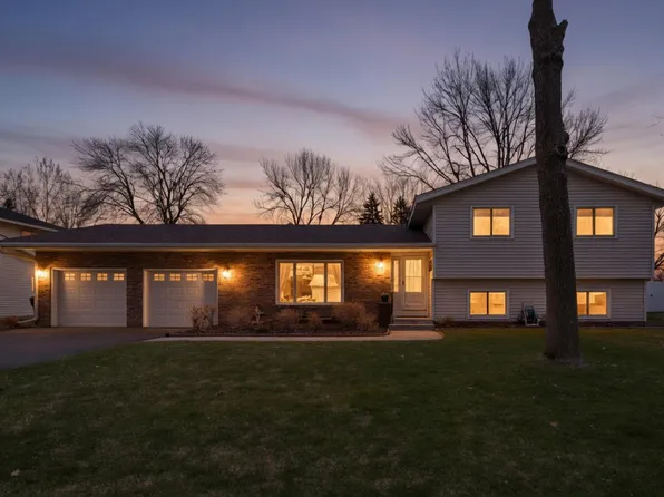 1197 Jackson St S, Shakopee, MN 55379