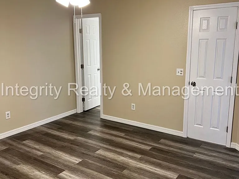 1862 Mackenzie Ct N — Photo 11
