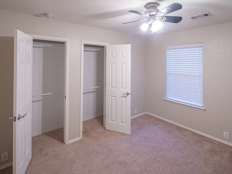 2215 Canterbury Park Dr — Photo 12