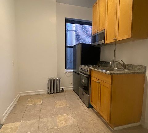 3rd image of 236 E 13th St APT 26