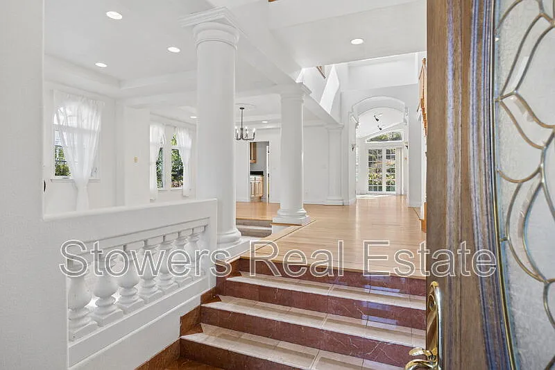 5 bed, 3.5 bath, 3868 sqft, $6,995 — Photo 3