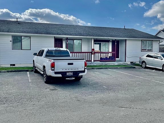 2nd image of 224 Hawthorne Ave S #224C