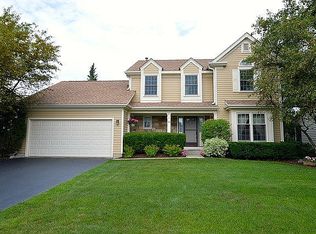 90 Newfield Dr, Buffalo Grove, IL 60089